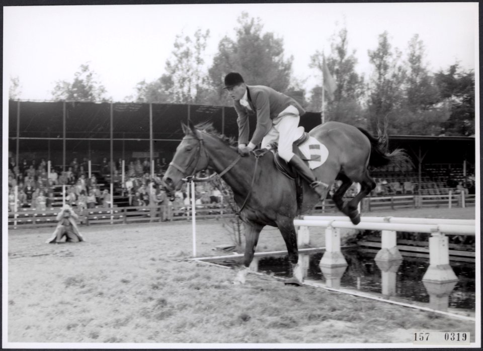 Collectie Fotocollectiie Afdrukken ANEFO Rousel, fotonummer 157-0319, Bestanddeelnr 157-0319