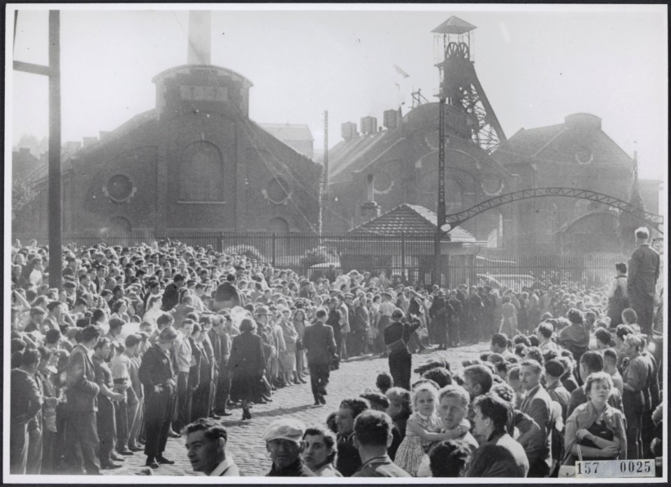 Collectie Fotocollectiie Afdrukken ANEFO Rousel, fotonummer 157-0025, Bestanddeelnr 157-0025