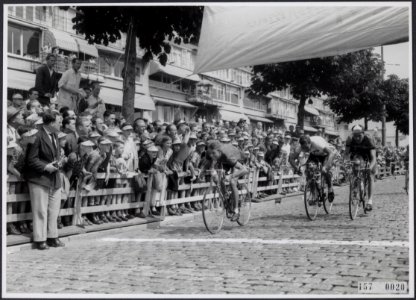 Collectie Fotocollectiie Afdrukken ANEFO Rousel, fotonummer 157-0020, Bestanddeelnr 157-0020