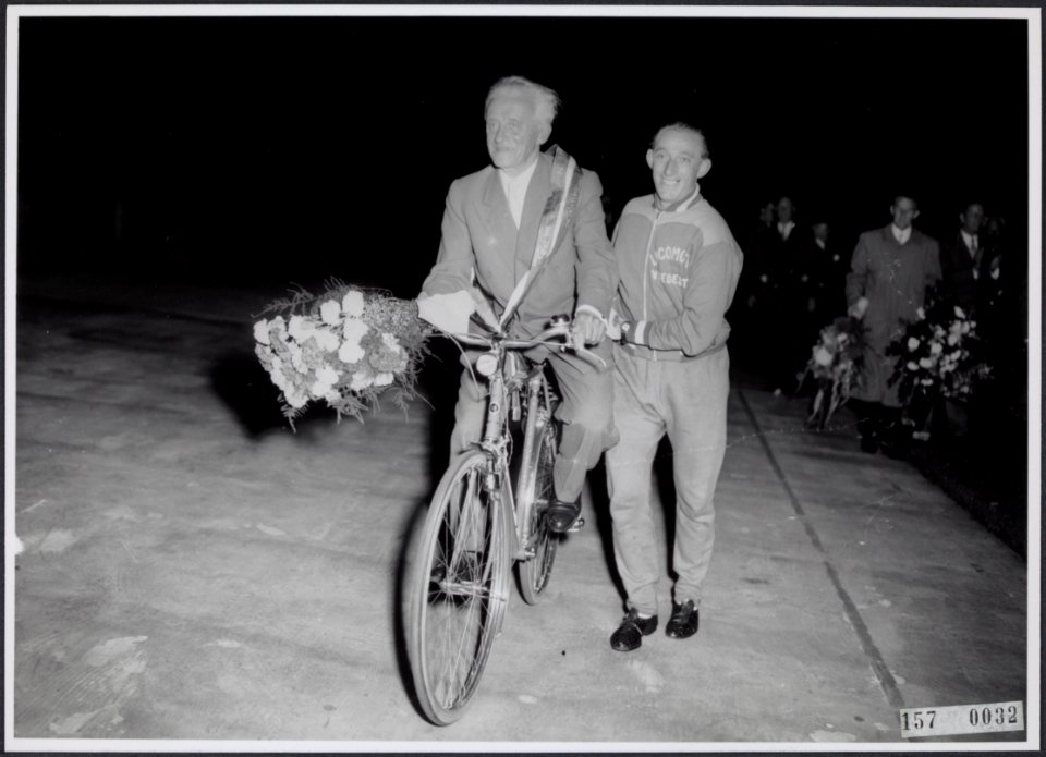 Collectie Fotocollectiie Afdrukken ANEFO Rousel, fotonummer 157-0032, Bestanddeelnr 157-0032