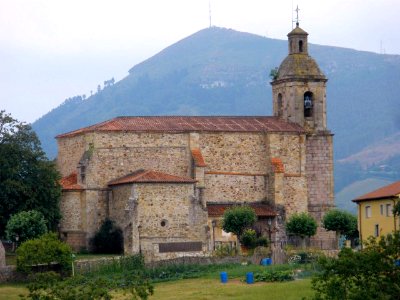 Colindres - Iglesia de San Juan Bautista (vieja) 01