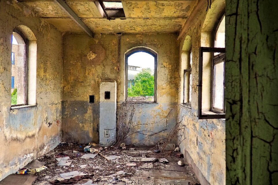 Door handle ruin abandoned