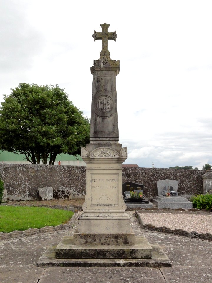 Coincourt (M-et-M) croix de cimetière