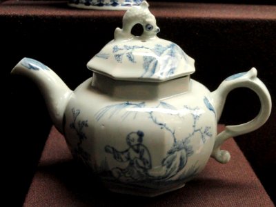 Coffee pot, Vauxhall China Works, c. 1755-1758, soapstone soft-paste porcelain, overglaze enamels - Gardiner Museum, Toronto - DSC00841 photo