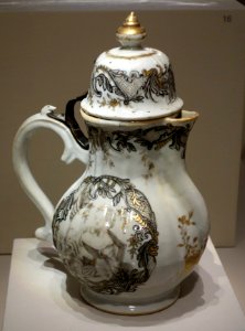 Coffee pot, China, 1740-1760, porcelain - Chazen Museum of Art - DSC02309