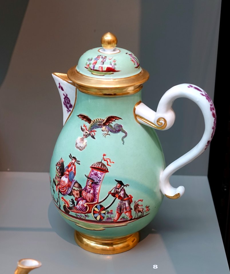 Coffee pot, Meissen Porcelain Factory, c. 1730, hard-paste porcelain - Wadsworth Atheneum - Hartford, CT - DSC05390