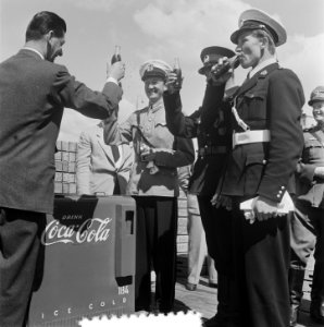 Coca Cola ontvangst Helsinki, Bestanddeelnr 905-2077