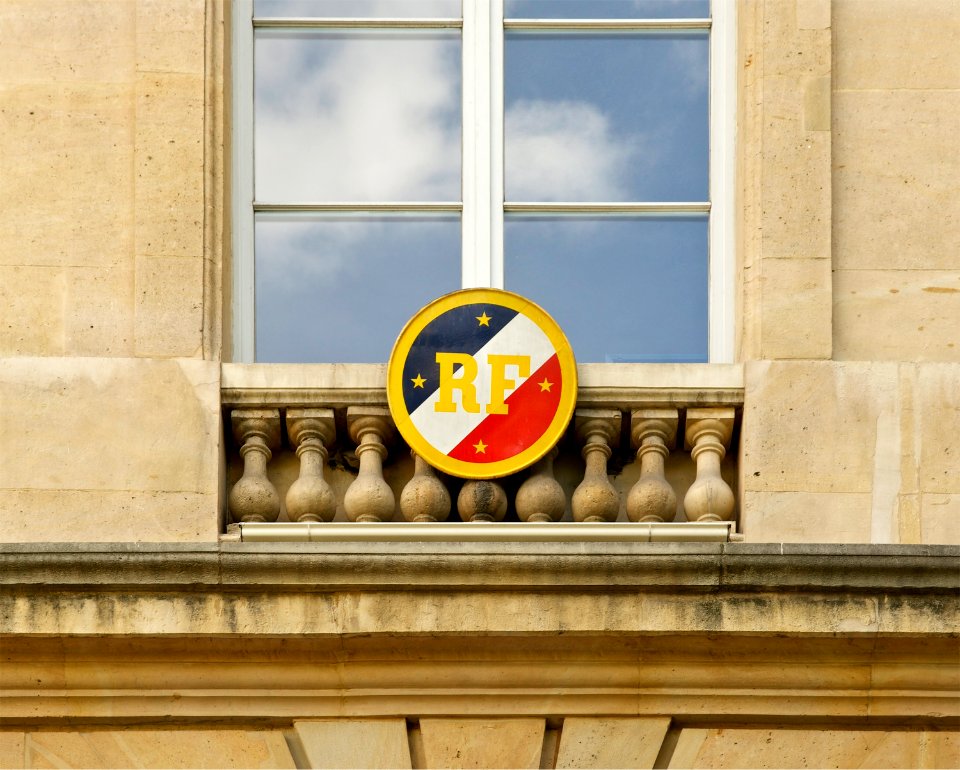 Cocarde fenêtre Collège de France