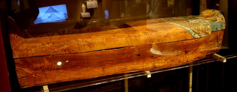 Coffin of Satmut, Egypt, Thebes, Dynasty 22, 945-712 BC, painted wood - Harvard Semitic Museum - Cambridge, MA - DSC06129 photo