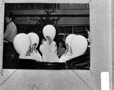 Coiffeur Llongueras toont ontwerpen in Barcelona, Spanje mannequins met kapsels, Bestanddeelnr 924-1867