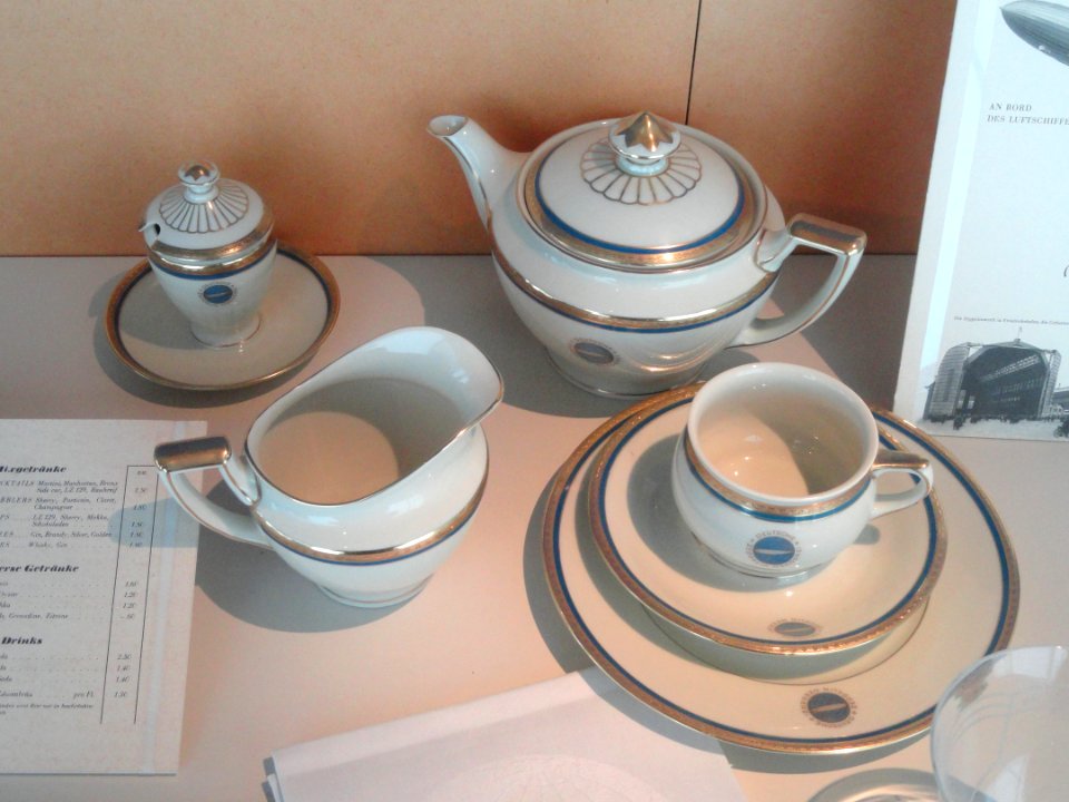 Coffee set - Zeppelin Museum Friedrichshafen - DSC06855