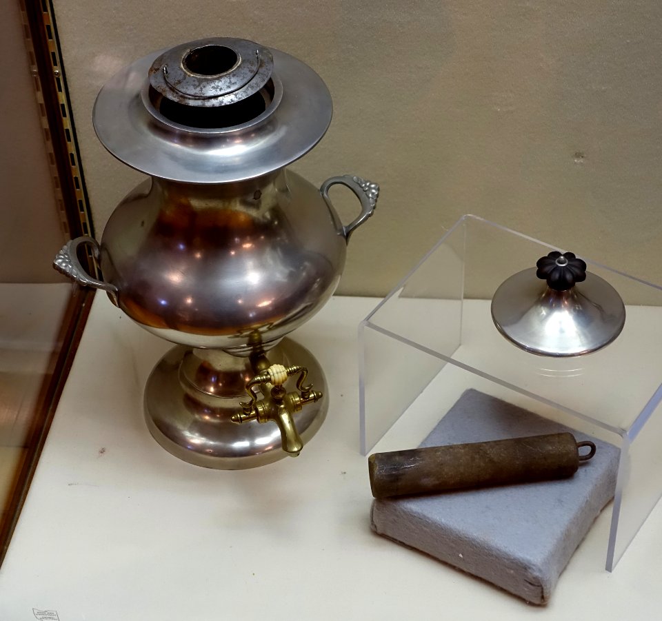 Coffee urn, 10-cup with sash weight as warmer, Leonard, Reed & Barton pattern 3400, c. 1837-1847, Britannia metal, steel, wood - Old Colony History Museum - Taunton, Massachusetts - DSC03801