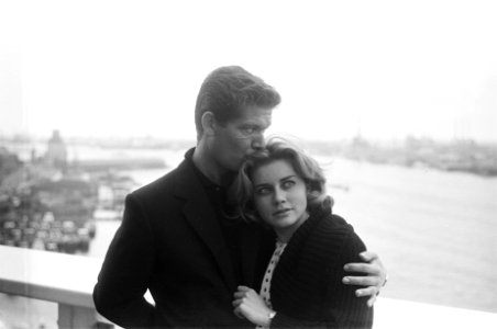 Cocktailparty Stephen Boyd en Dolores Hart . Stephen Boyd en Dolores Hart, Bestanddeelnr 912-6270