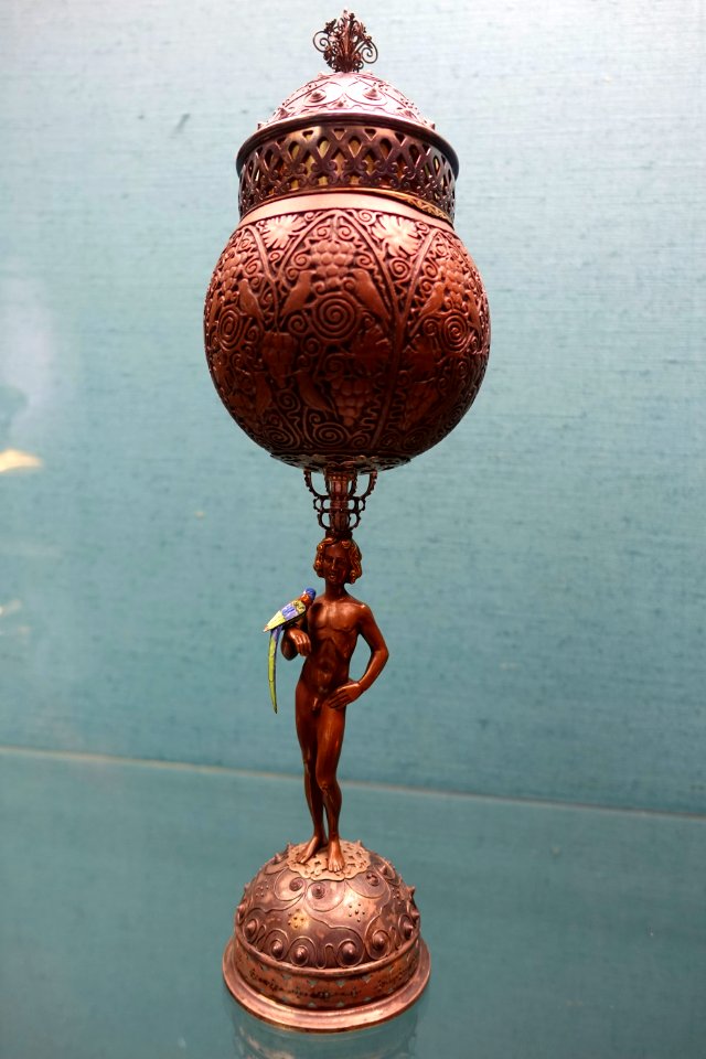 Coconut goblet, Ernst Riegel, Cologne, 1915, coconut, silver, enamel - Germanisches Nationalmuseum - Nuremberg, Germany - DSC03138