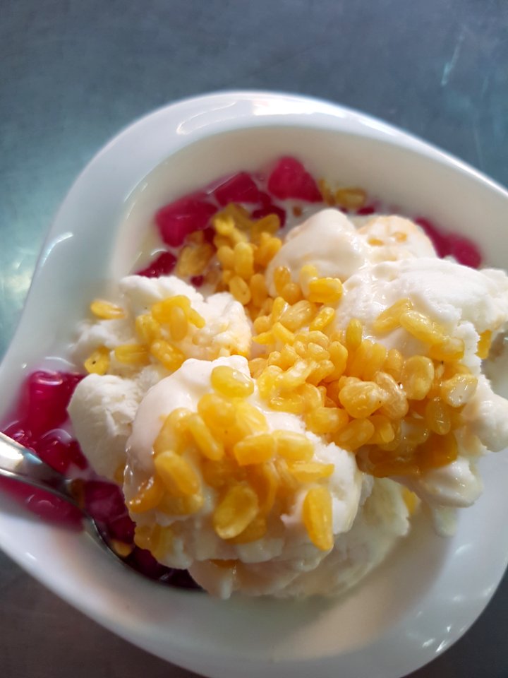 Coconut ice cream - Bangkok - 2017-05-03 (001)