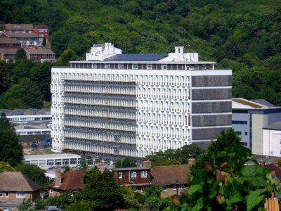Cockcroft Building, University of Brighton, Lewes Road, Brighton (seen from Birling Close footpath)