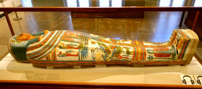 Coffin and mummy of Meresamun, view 1, Egypt, Third Intermediate Period, Dynasty 22, c. 946-715 BC, cartonnage, linen, pigment, human remains - Oriental Institute Museum, University of Chicago - DSC07824