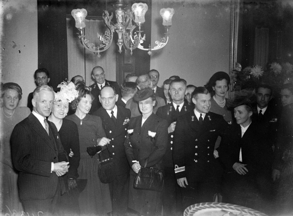 Cocktailparty ten huize oudst aanwezige zee-officier, Bestanddeelnr 902-4336