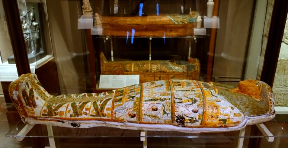 Coffin of Padimut, Egypt, Thebes, Deir el-Bahari, Dynasty 22, 945-712 BC, painted linen and plaster - Harvard Semitic Museum - Cambridge, MA - DSC06210