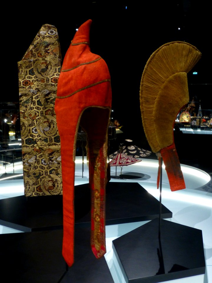 Coiffe des pandits Musée confluences Lyon