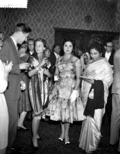 Coctailparty t.g.v. 40-jarig bestaan van de KLM in het Amstelhotel te Amsterdam,, Bestanddeelnr 910-7107