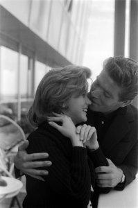 Cocktailparty Stephen Boyd en Dolores Hart . Stephen Boyd en Dolores Hart, Bestanddeelnr 912-6271