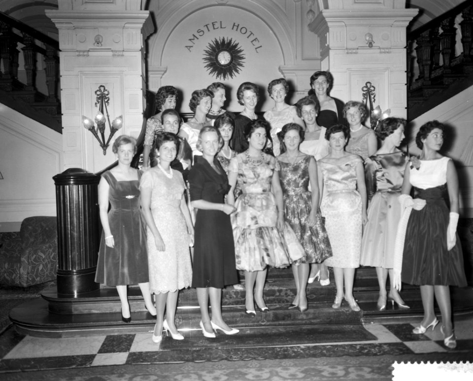 Coctailparty tgv 40-jarig bestaan van de KLM in het Amstelhotel te Amsterdam,, Bestanddeelnr 910-7106