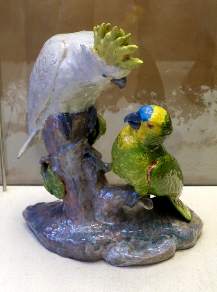 Cockatoo and blue-fronted amazon, by Emil Pottner, Berlin, 1920s - Keramik-Museum Berlin - DSC04164