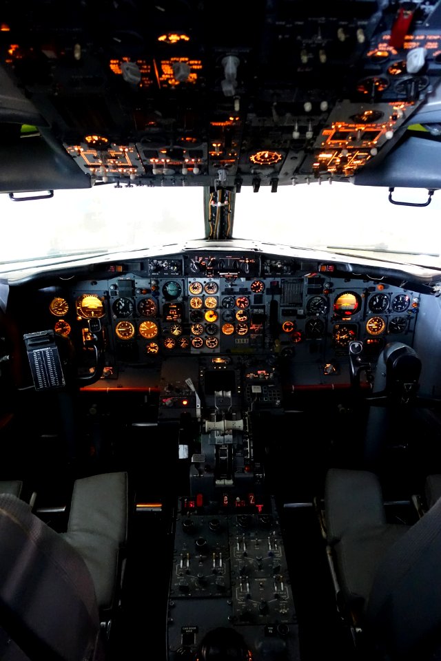 Cockpit of the 1971 hijacked United Airlines Flight 796, Boeing 737 - Hiller Aviation Museum - San Carlos, California - DSC03275