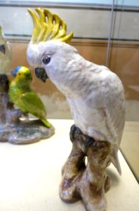 Cockatoo, by Emil Pottner, Grossherzogl Majolika-Manufaktur, Karlsruhe, 1911-1922 - Keramik-Museum Berlin - DSC04167
