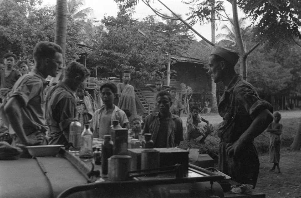 Collectie Fotocollectie Dienst voor Legercontacten Indonesië, fotonummer 400-2-3, Bestanddeelnr 400-2-3
