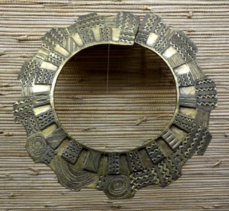 Collar for chief, brass - Teke - DRC - Royal Museum for Central Africa - DSC07146