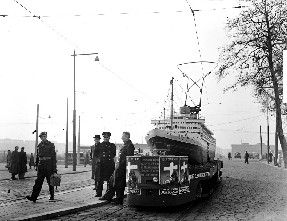 Collecte oorlogshelden te Rotterdam. Tram met Nieuw Amsterdam, Bestanddeelnr 903-0945