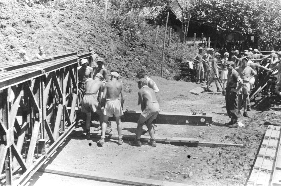 Collectie Fotocollectie Dienst voor Legercontacten Indonesië, fotonummer 1548-1-, Bestanddeelnr 1548-1-2