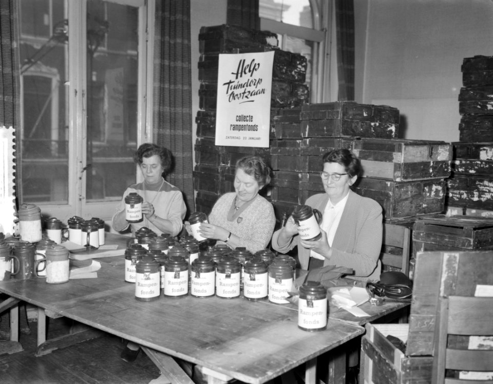 Collecte Tuindorp Oostzaan voorbereiding te Amsterdam, Bestanddeelnr 910-9608