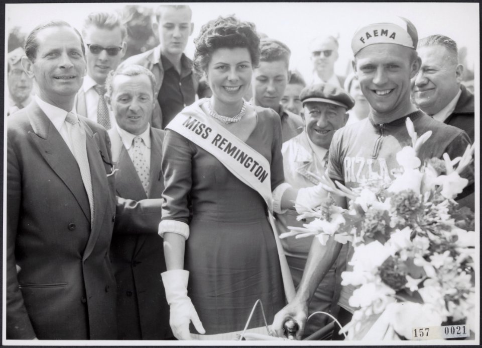 Collectie Fotocollectie Afdrukken ANEFO Rousel, fotonummer 157-0021, Bestanddeelnr 157-0021