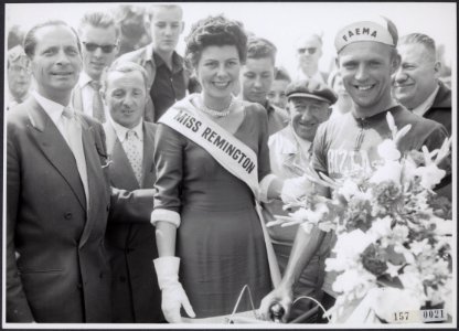 Collectie Fotocollectie Afdrukken ANEFO Rousel, fotonummer 157-0021, Bestanddeelnr 157-0021