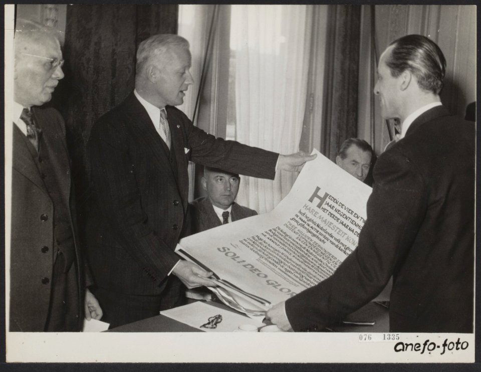 Collectes, burgemeesters, Ailly Mw de Roosjen Mw A.B., Ailly, Arnold Jan d', Bod, Bestanddeelnr 076-1335