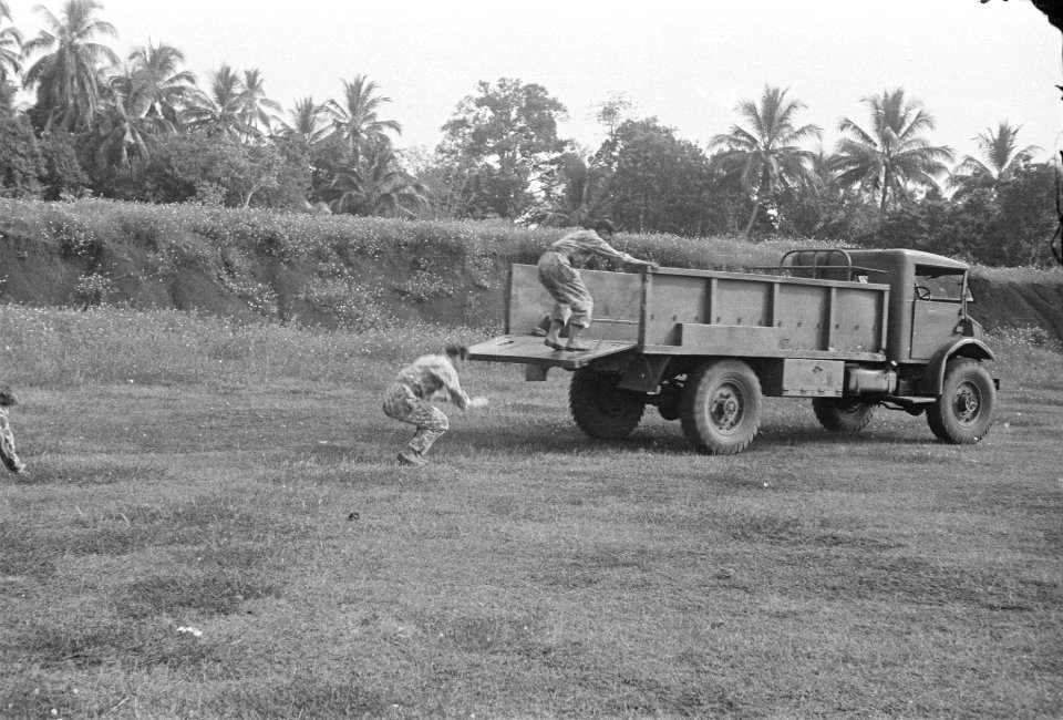 Collectie Fotocollectie Dienst voor Legercontacten Indonesië, fotonummer 241-4-1, Bestanddeelnr 241-4-1