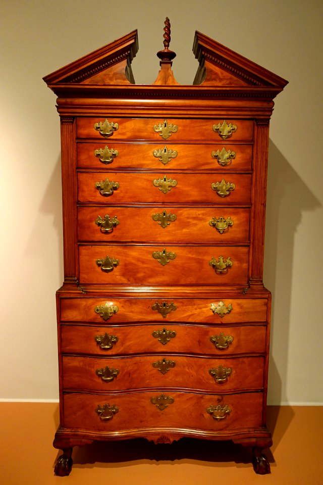 Chippendale chest on chest, American, c. 1785, mahogany, brass - Cape Ann Museum - Gloucester, MA - DSC01225