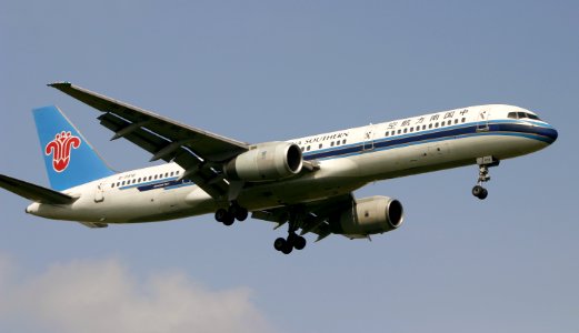 ChinaSouthernAirlines B757-200 fukuoka 20040926135102