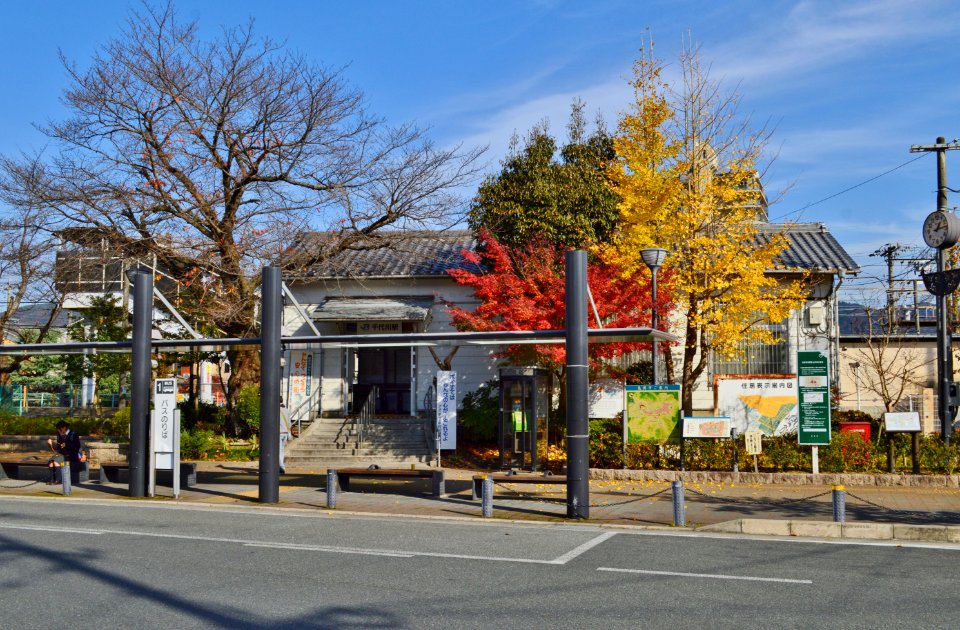 Chiyokawa Station, ekisha