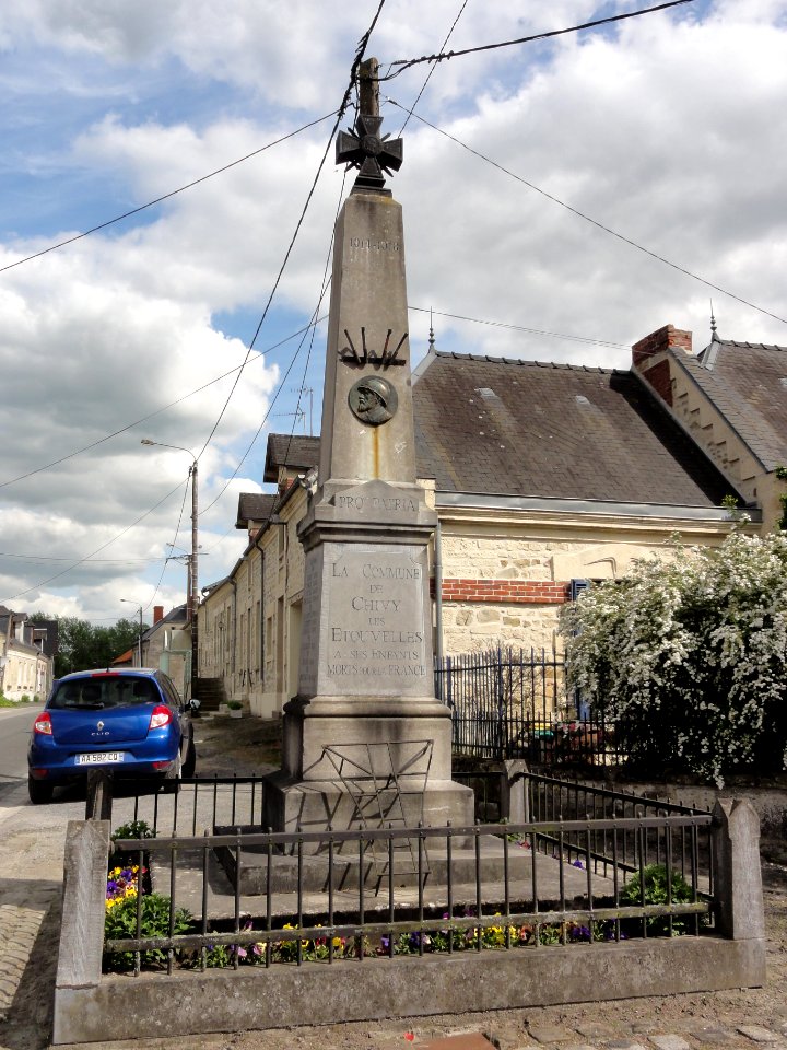 Chivy-lès-Étouvelles (Aisne) monument aux morts