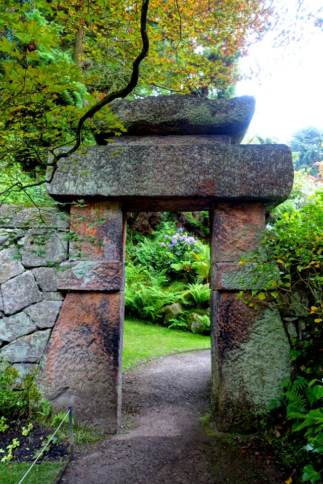 China gate - Biddulph Grange Garden - Staffordshire, England - DSC09406