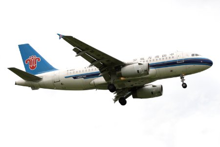 ChinaSouthernAirlines A319 fukuoka 20090711155102 photo