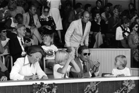 CHIO in Rotterdam, Beatrix en Claus en kinderen, Johan Friso , Constantijn en Wi, Bestanddeelnr 928-7417