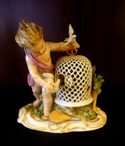 Child with doves, unidentified, porcelain - Musei Capitolini - Rome, Italy - DSC05942
