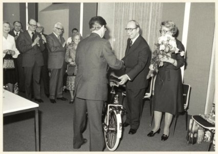Chirurg A.W.F. van Rijn neemt afscheid van het St. Joannes de Deo-ziekenhuis., NL-HlmNHA 1478 25900 K 38