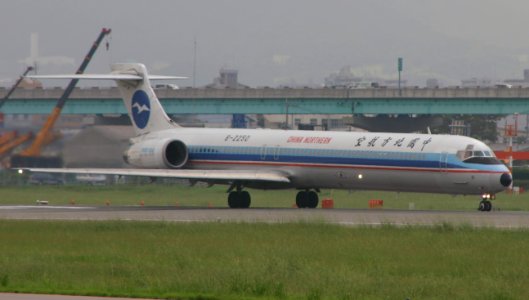 ChinaNorthernAirlines MD-90 fukuoka 20040919121910
