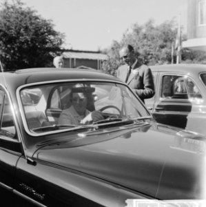 CHIO te Rotterdam, aankomst prinses Beatrix , prins Bernhard kijkt toe, Bestanddeelnr 914-2553